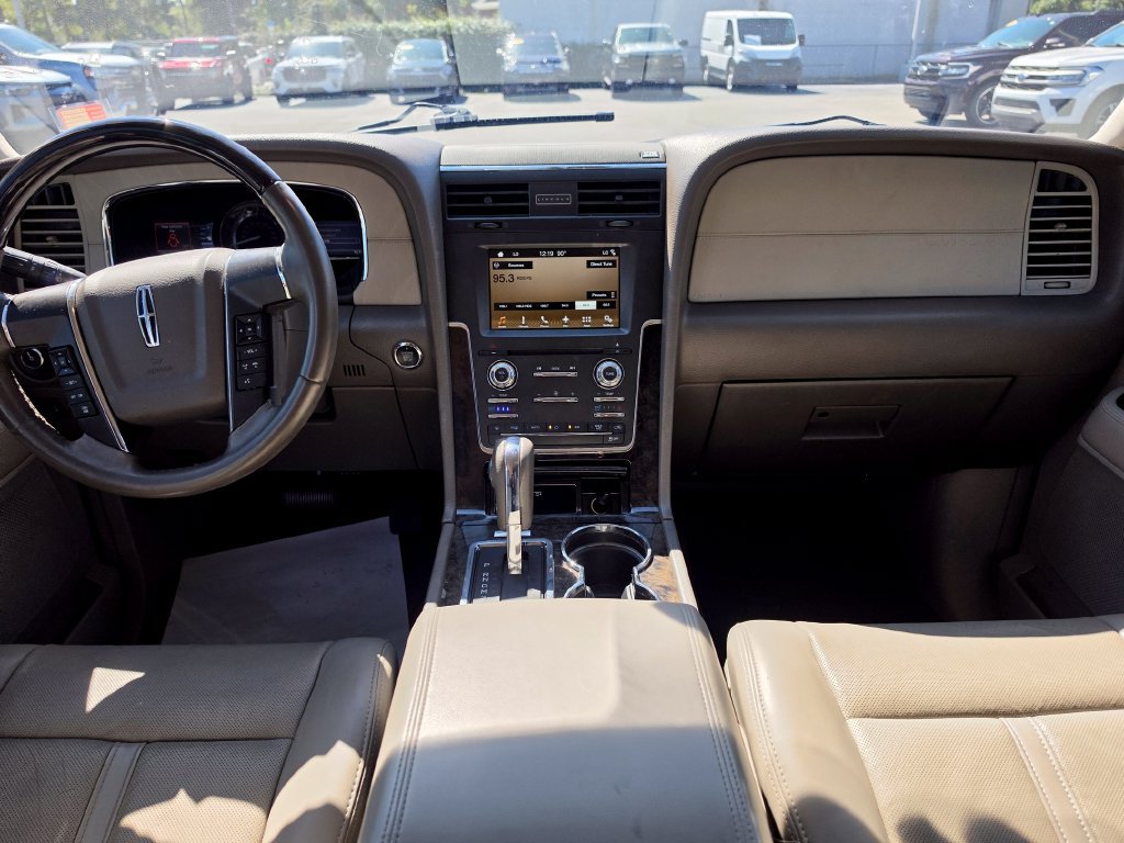 Used 2017 Lincoln Navigator Select RWD image 15