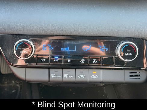 Used 2023 Hyundai Elantra SEL FWD image 18