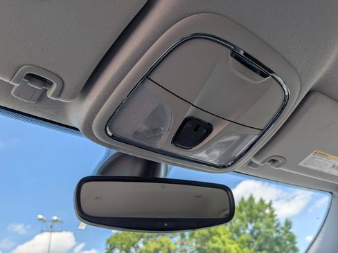 Used 2019 Jeep Cherokee Limited AWD/4WD image 16