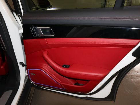 Used 2022 Porsche Panamera image 51