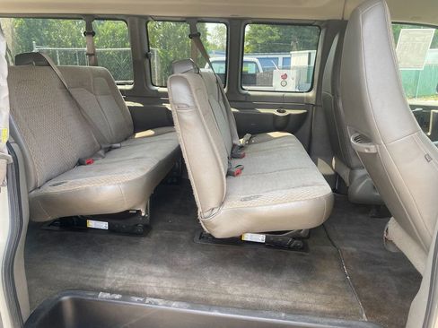 Used 2017 Chevrolet Express 3500 LT w/ LT Preferred Equipment Group image 18