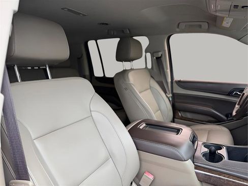 Used 2018 Chevrolet Suburban LT RWD image 33