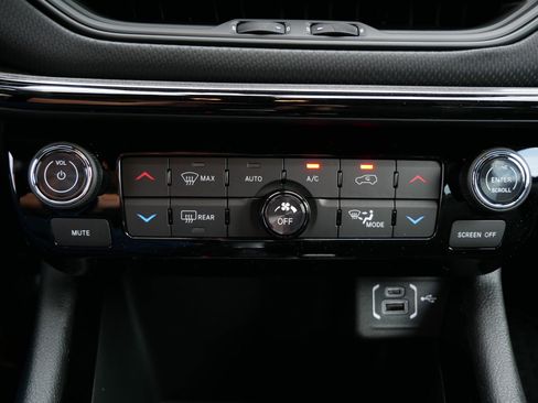 New 2026 Jeep Compass Latitude image 18