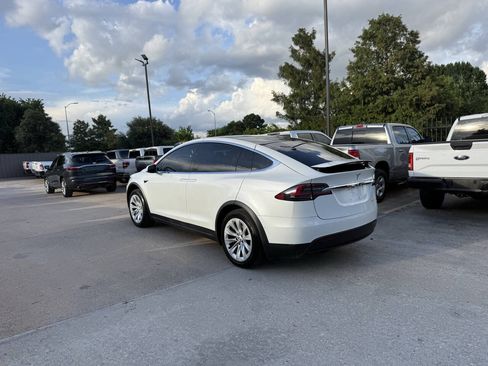 Used 2019 Tesla Model X 75D AWD/4WD image 4
