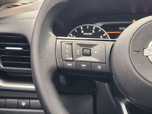 Used 2023 Nissan Rogue SV FWD image 28