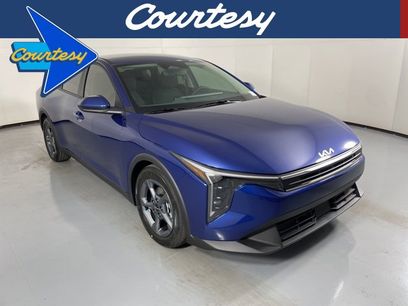 New 2025 Kia K4 LXS
