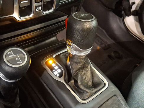 Used 2022 Jeep Gladiator Willys image 13