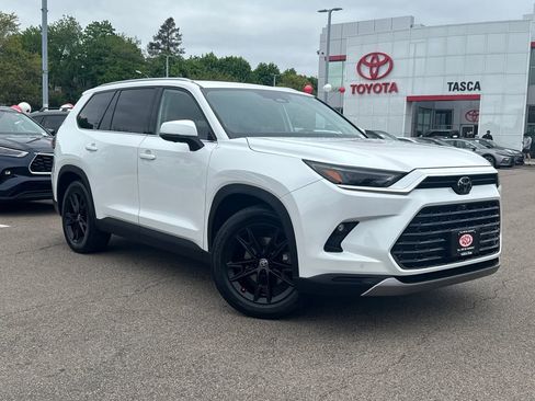 Used 2024 Toyota Grand Highlander AWD image 1