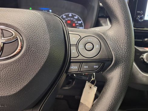 Used 2025 Toyota Corolla LE image 19