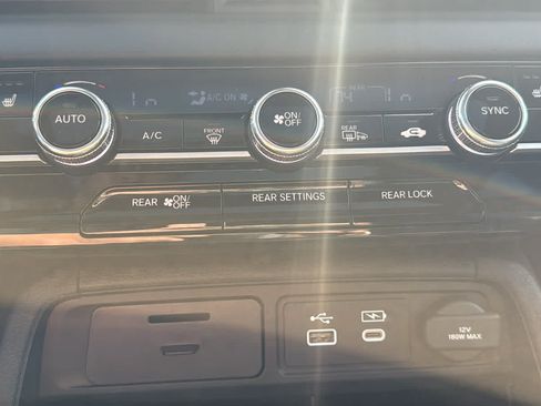 Used 2025 Honda Pilot Elite image 17
