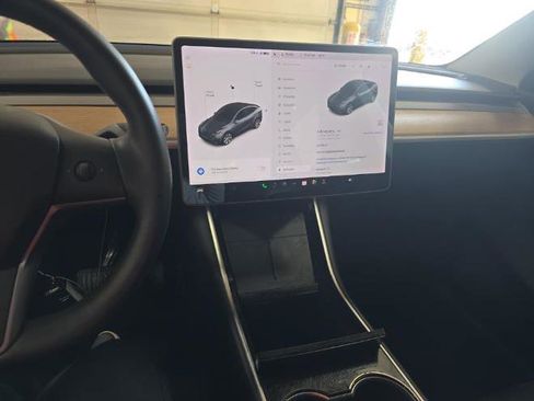 Used 2021 Tesla Model Y Long Range image 10