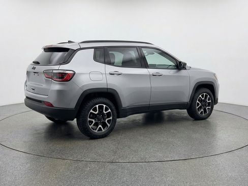 Used 2025 Jeep Compass Trailhawk AWD/4WD image 9