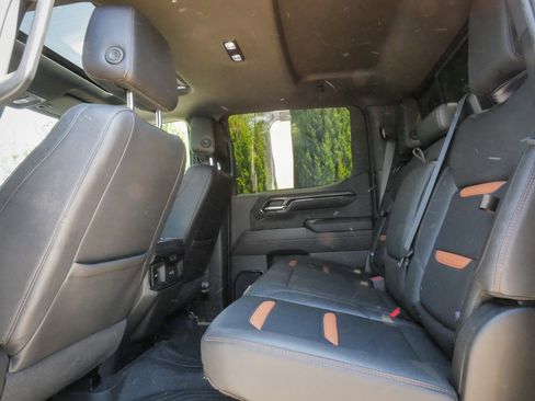Used 2023 GMC Sierra 1500 AT4 w/ Technology Package AWD/4WD image 31