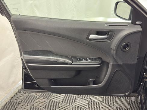 Used 2019 Dodge Charger SXT image 16