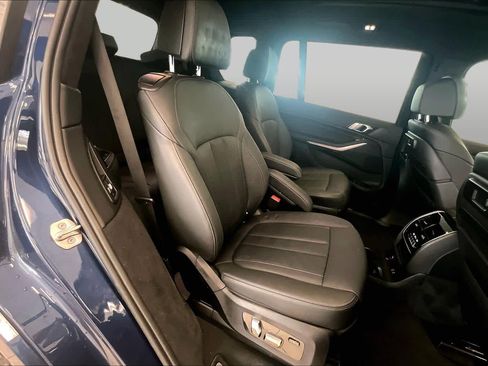 Used 2022 BMW X7 xDrive40i w/ M Sport Package AWD/4WD image 19