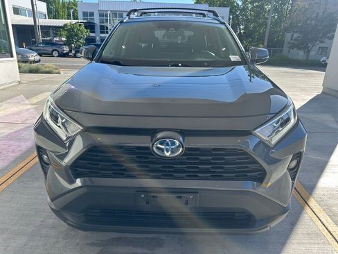 Used 2020 Toyota RAV4 XLE w/ Convenience Package AWD/4WD image 2