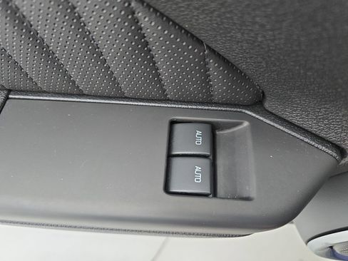 Used 2012 Ford Mustang Shelby GT500 w/ SVT Performance Pkg image 25