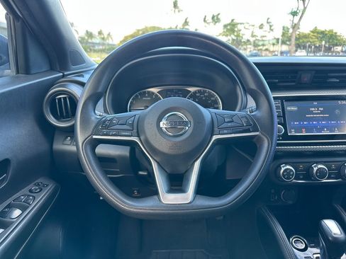 Used 2018 Nissan Kicks S FWD image 15