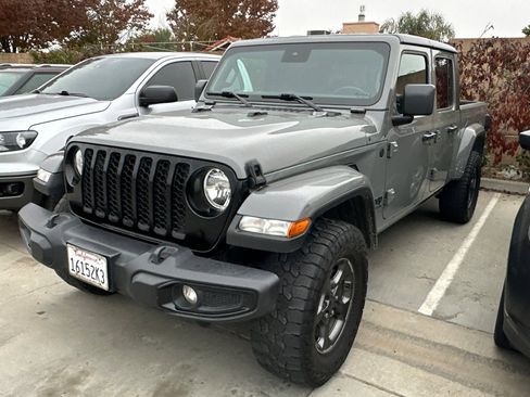 Used 2021 Jeep Gladiator Sport image 2