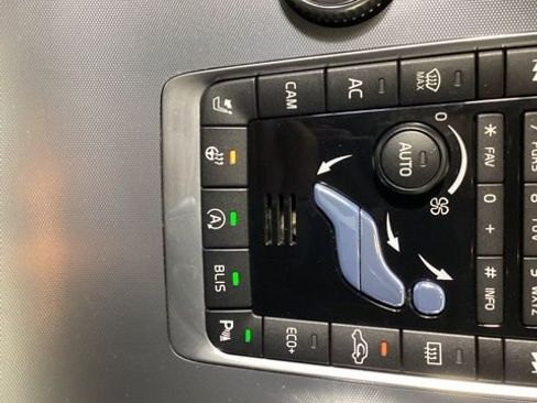 Used 2018 Volvo V60 T5 Dynamic image 25