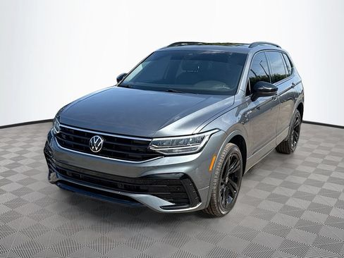 Used 2024 Volkswagen Tiguan SE R-Line AWD/4WD image 4