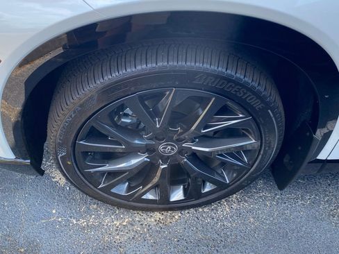 New 2025 Toyota Crown Signia image 18