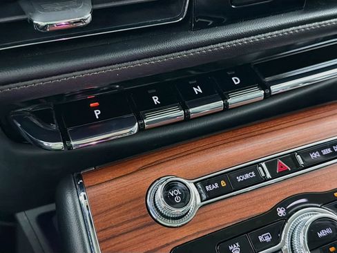 Used 2023 Lincoln Aviator Reserve w/ Equipment Group 201A RWD image 16