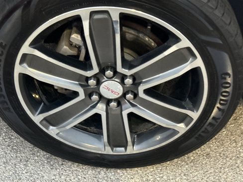 Certified 2018 GMC Acadia Denali w/ Technology Package AWD/4WD image 9