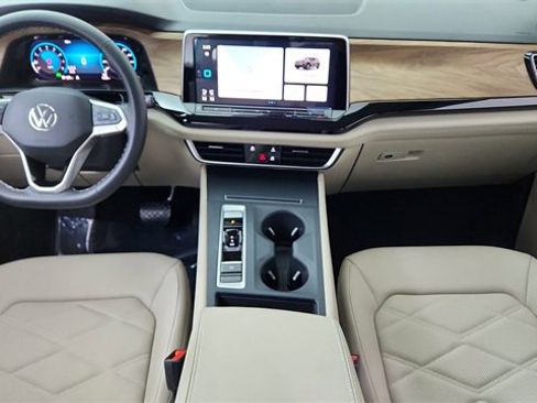 Used 2025 Volkswagen Atlas SE image 89