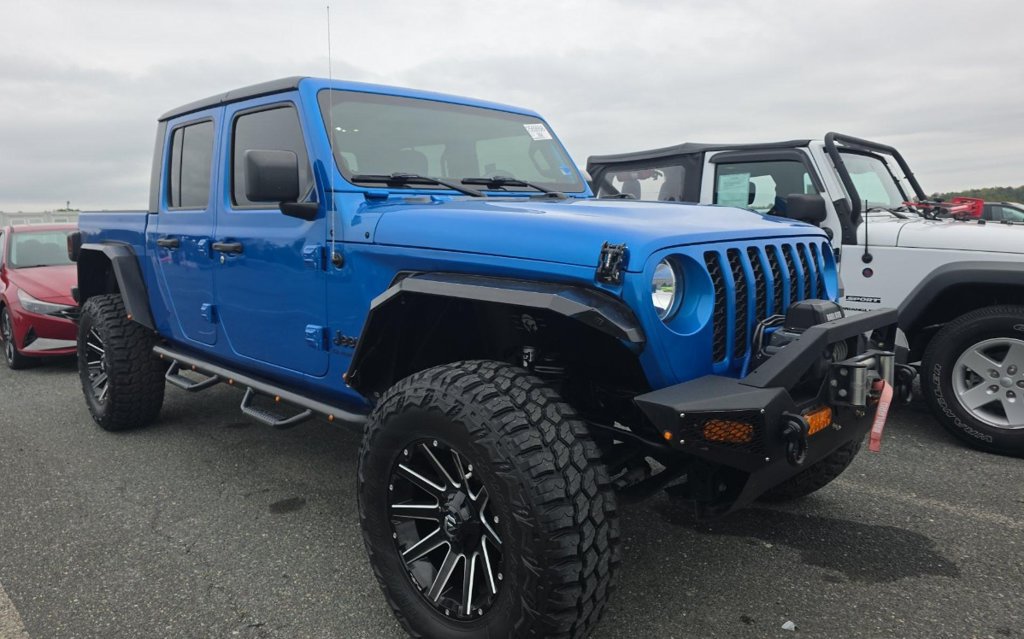 Used 2021 Jeep Gladiator Sport AWD/4WD image 2