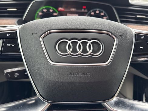 Used 2019 Audi e-tron Prestige w/ Prestige Package image 37