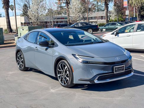 Used 2023 Toyota Prius Prime Premium image 5