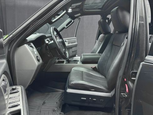 Used 2015 Ford Expedition XLT w/ Equipment Group 202A AWD/4WD image 26