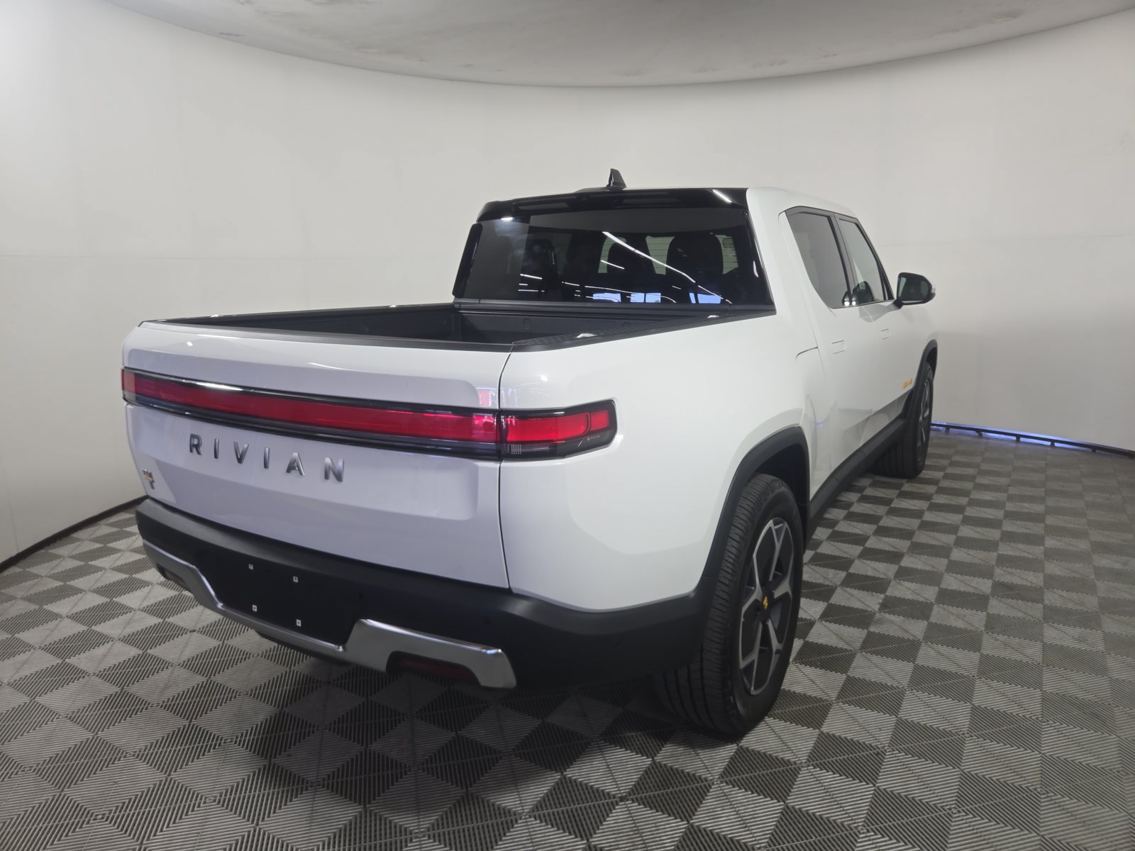 Used 2022 Rivian R1T Adventure AWD/4WD image 5