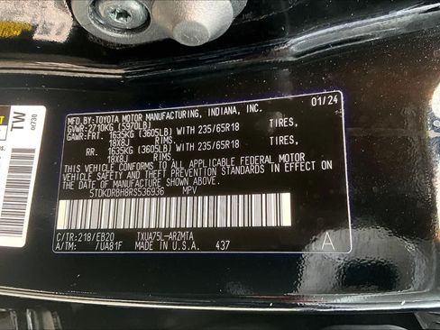 Certified 2024 Toyota Highlander XLE AWD/4WD image 34