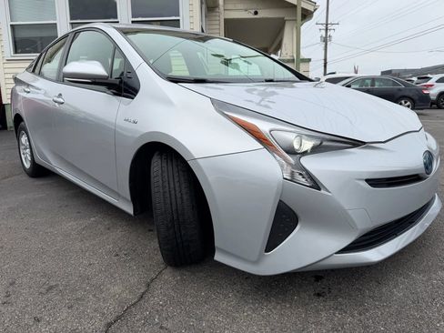 Used 2017 Toyota Prius Two image 13