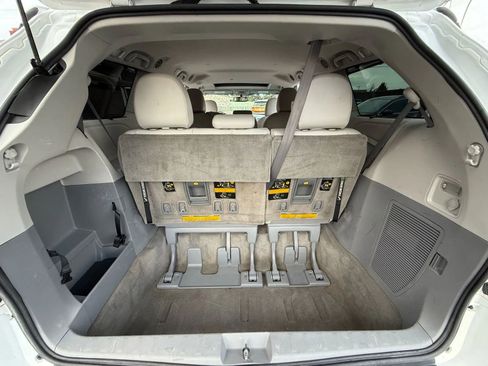 Used 2013 Toyota Sienna XLE image 10
