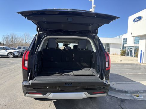 Certified 2025 Ford Expedition Platinum image 12