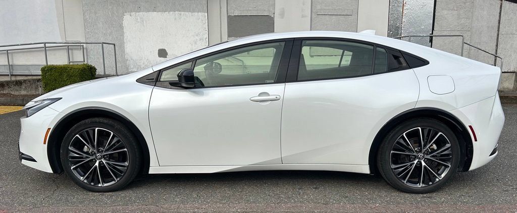 Certified 2023 Toyota Prius XLE FWD image 8
