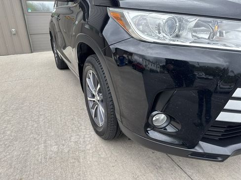 Used 2018 Toyota Highlander XLE AWD/4WD image 11