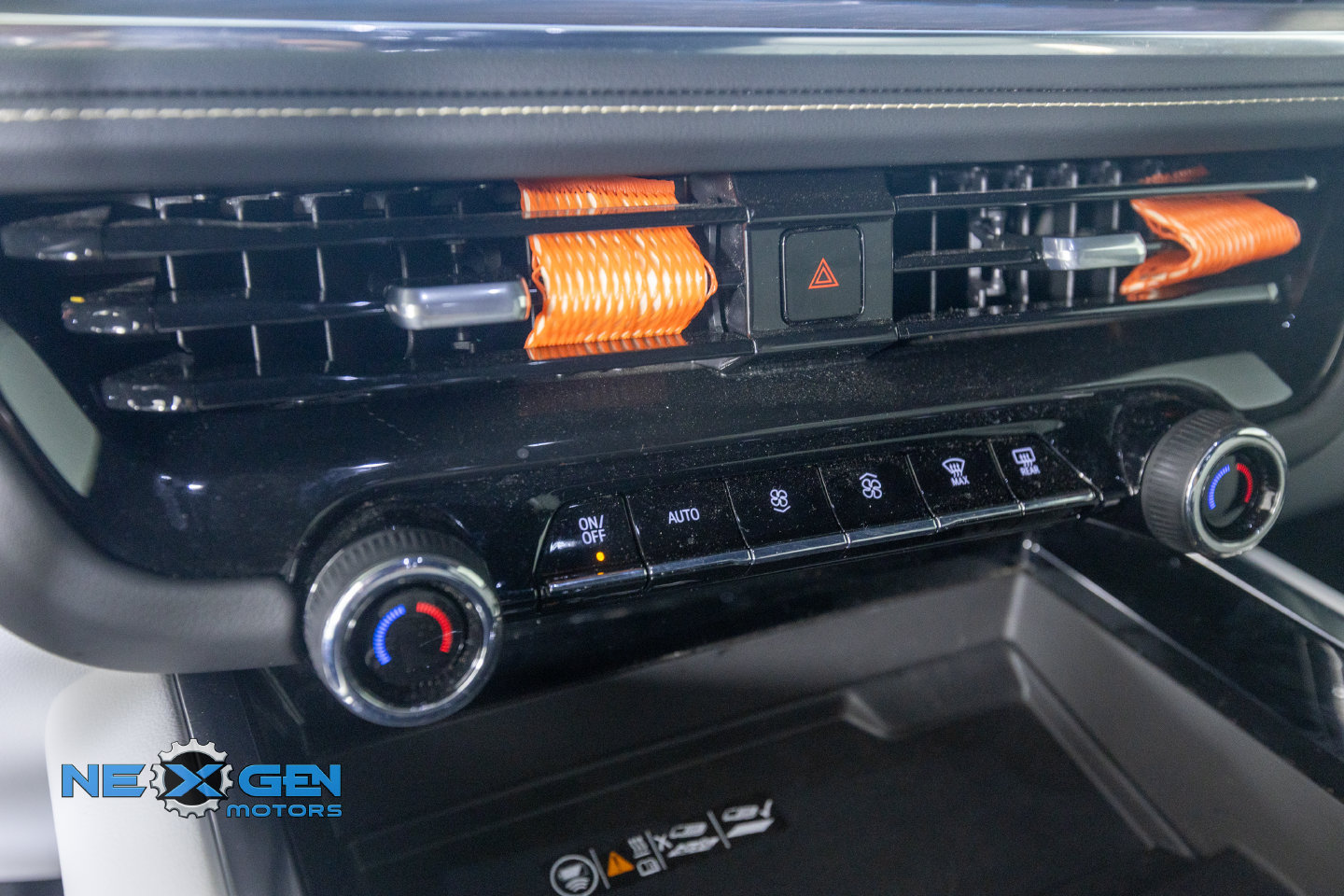 Used 2025 Chevrolet Suburban Premier AWD/4WD image 23