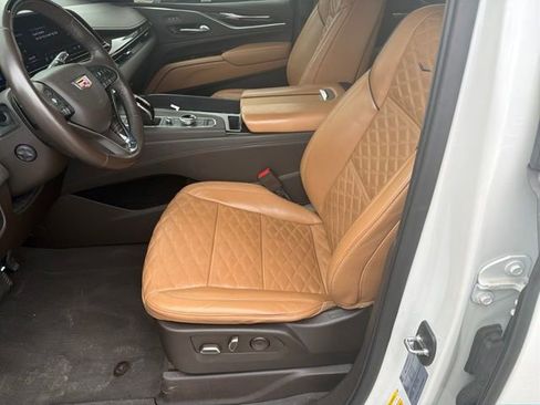 Used 2023 Cadillac Escalade Premium Luxury w/ Performance Package AWD/4WD image 14