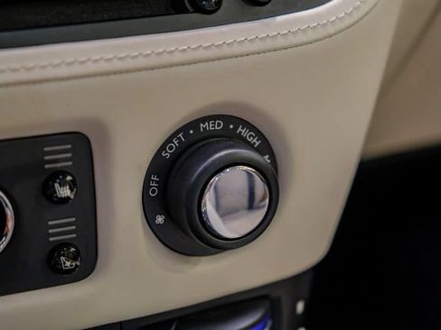Used 2017 Rolls-Royce Wraith RWD image 39