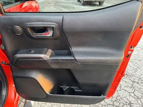 Used 2016 Toyota Tacoma TRD Off-Road w/ Towing Package AWD/4WD image 19
