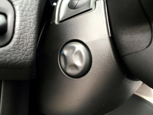 Used 2021 GMC Yukon XL Denali w/ Advanced Technology Package image 27