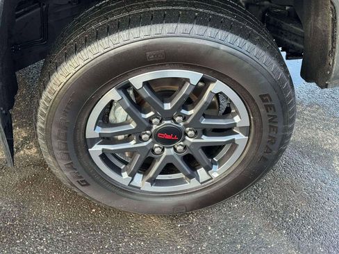 Used 2024 Toyota Tacoma TRD Sport w/ TRD Sport Upgrade Package image 9