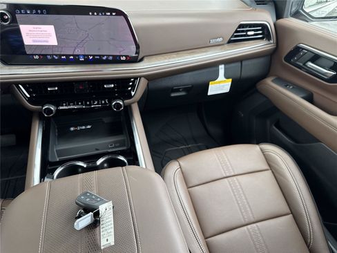 New 2026 Chevrolet Suburban High Country RWD image 16