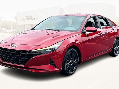 Used 2021 Hyundai Elantra SEL image 1