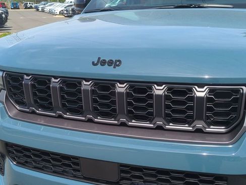 New 2026 Jeep Grand Cherokee L Limited AWD/4WD image 24