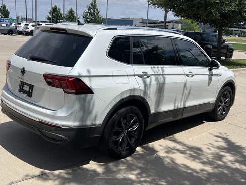 Used 2023 Volkswagen Tiguan SE w/ Panoramic Sunroof Package FWD image 10